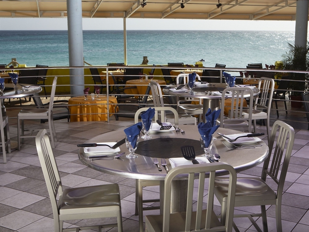 Imagen del bar/restaurante del Hotel Tamarijn Aruba All Inclusive. Foto 6