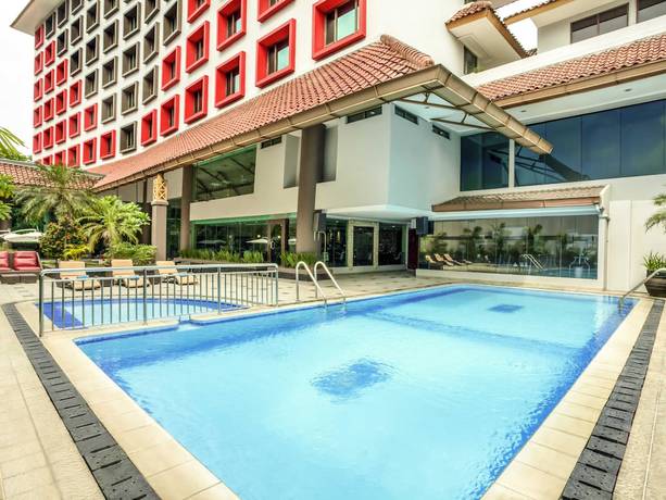 Imagen de la piscina del Hotel Tamarin Jakarta. Foto 12