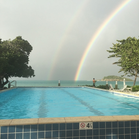 Imagen de la piscina del Hotel Tamarind Reef Resort Spa and Marina. Foto 17