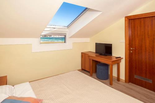 Imagen de la habitación del Hotel Tamaris, Baska. Foto 8