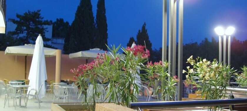 Imagen de los exteriores del Hotel Tamaris, Novi Vinodolski. Foto 30