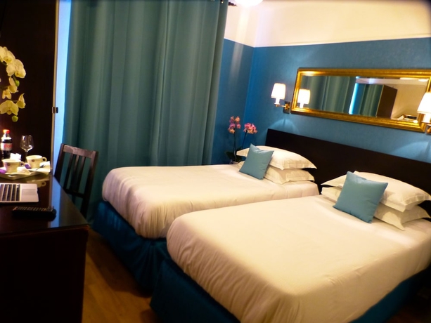 Imagen de la habitación del Hotel Tamaris, París. Foto 4