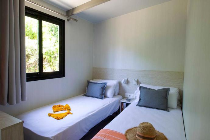 Imagen de la habitación del Hotel Tamarit Beach Resort. Foto 13