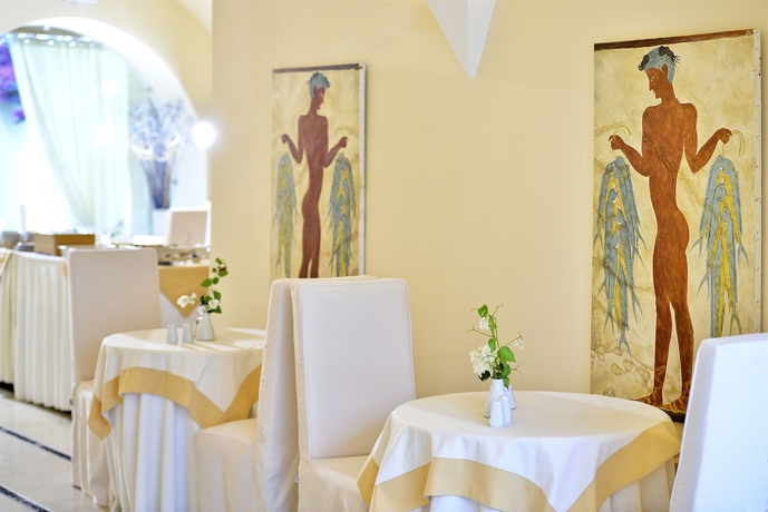 Imagen del bar/restaurante del Hotel Tamarix Del Mar Suites. Foto 2