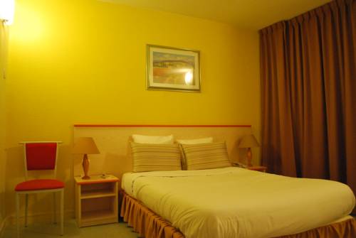 Imagen de la habitación del Hotel Tambourin. Foto 7