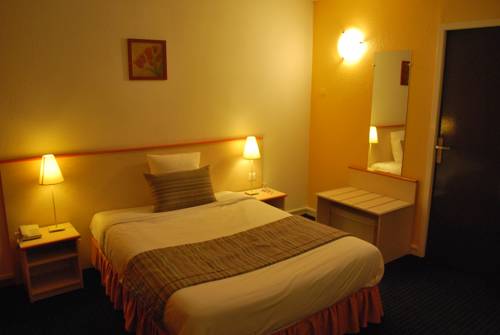 Imagen de la habitación del Hotel Tambourin. Foto 9