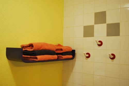 Imagen de la habitación del Hotel Tambourin. Foto 16