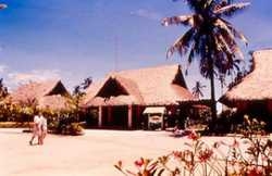 Imagen de los exteriores del Hotel Tambuli Beach Club East. Foto 4