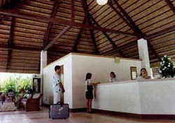 Imagen de los interiores del Hotel Tambuli Beach Club East. Foto 5