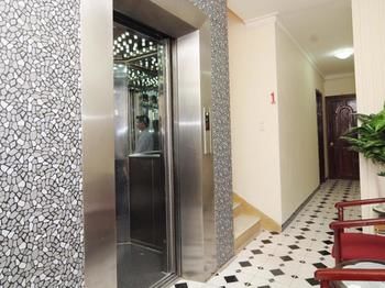 Imagen de los interiores del Hotel Tan Hoang Long District 5. Foto 15
