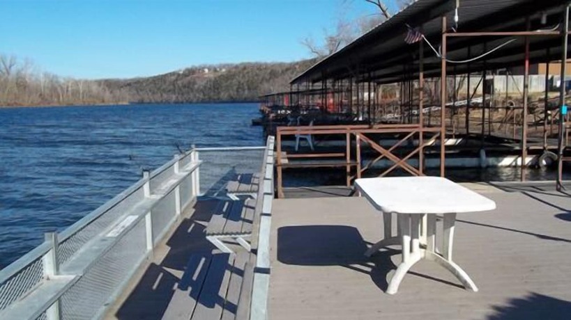 Imagen de los exteriores del Hotel Taneycomo Lakefront Resort. Foto 14