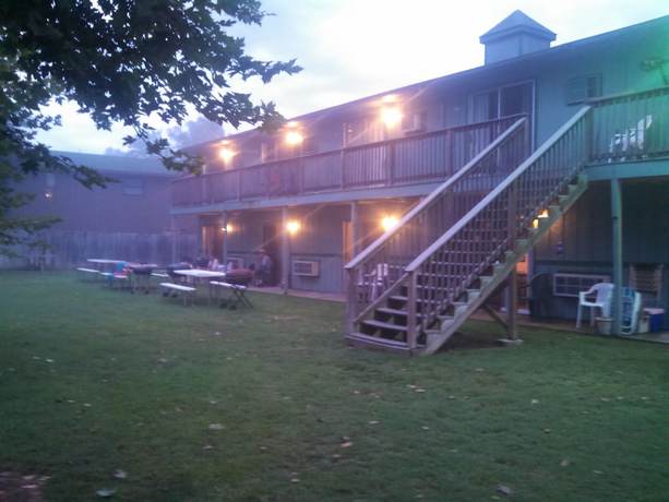 Imagen de los exteriores del Hotel Taneycomo Lakefront Resort. Foto 15
