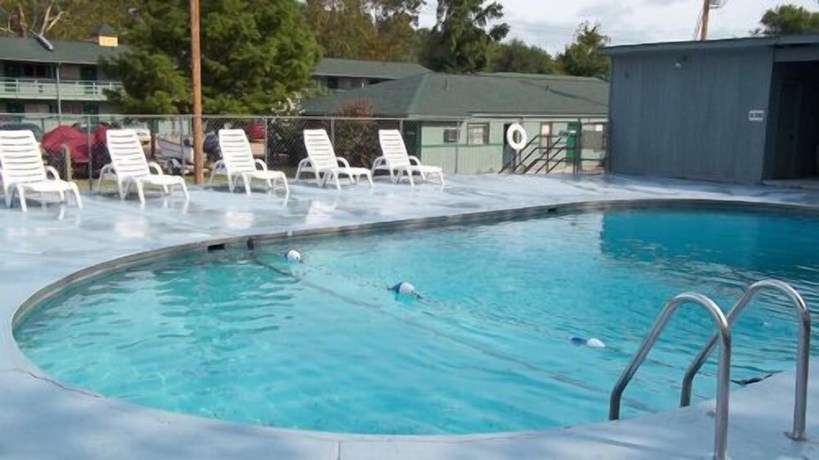 Imagen de la piscina del Hotel Taneycomo Lakefront Resort. Foto 18