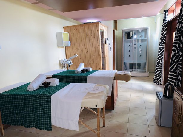 Imagen de la piscina del Hotel Tanga Beach Resort And Spa. Foto 19