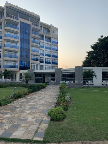 Imagen general del Hotel Tanga Beach Resort And Spa. Foto 2