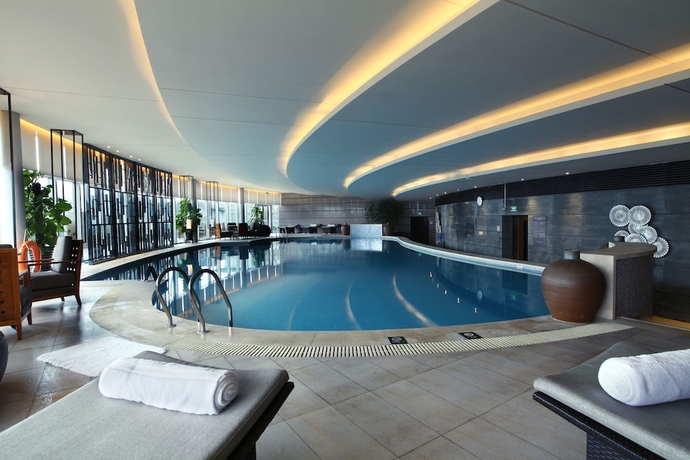 Imagen de la piscina del Hotel Tangla Tianjin. Foto 19