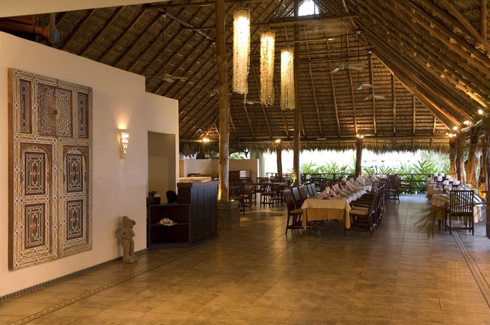 Imagen del bar/restaurante del Hotel Tango Mar Beachfront Boutique Andvillas. Foto 4