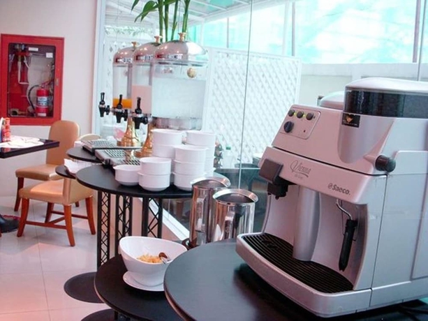 Imagen del bar/restaurante del Hotel Tango Vibrant Living. Foto 2