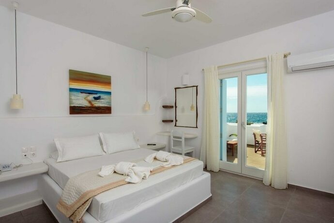 Imagen de la habitación del Hotel Tania Milos. Foto 16