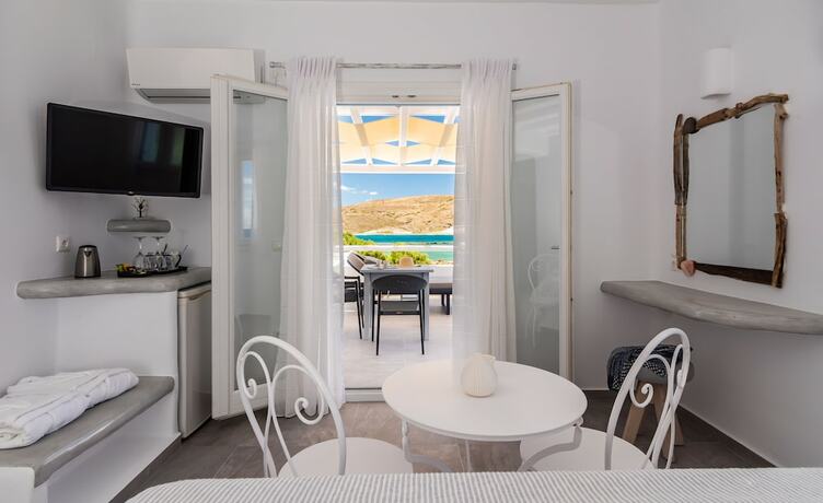 Imagen de la habitación del Hotel Tania Milos. Foto 18