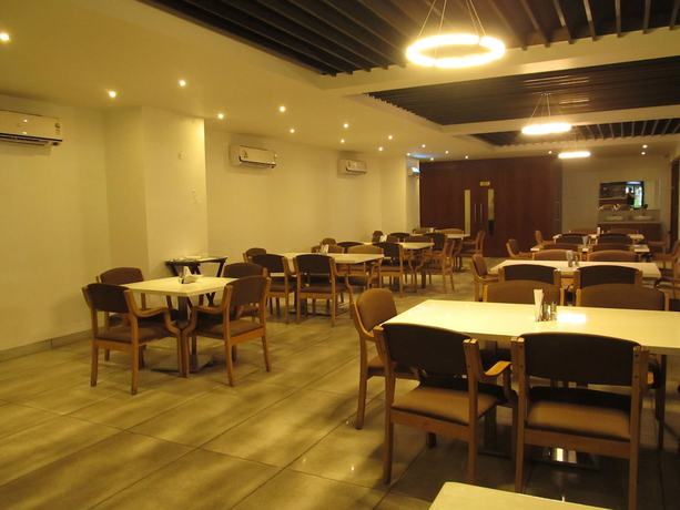 Imagen del bar/restaurante del Hotel Tania Searock. Foto 2