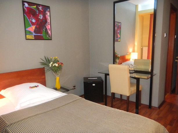 Imagen de la habitación del Hotel Tania-frankfurt. Foto 12