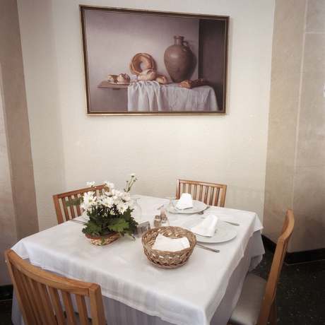 Imagen del bar/restaurante del Hotel Tanit. Foto 2