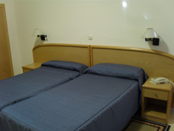 Imagen de la habitación del Hotel Tanit. Foto 6