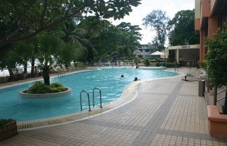 Imagen de la piscina del Hotel Tanjung Bungah Beach Hotel Penang. Foto 5