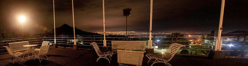 Imagen de los exteriores del Hotel Tanjung Plaza. Foto 8