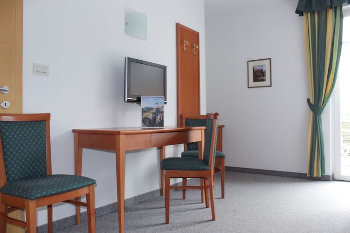 Imagen de la habitación del Hotel Tannerhof, St. Georgen - San Giorgio. Foto 11