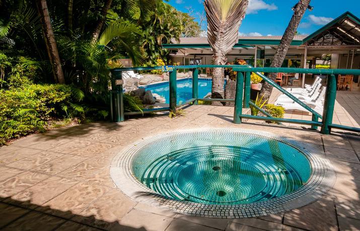 Imagen de la piscina del Hotel Tanoa Skylodge. Foto 16