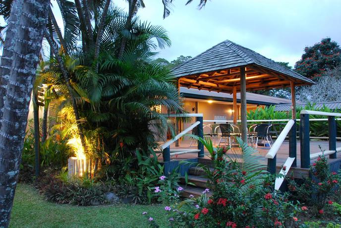 Imagen de los exteriores del Hotel Tanoa Skylodge. Foto 11