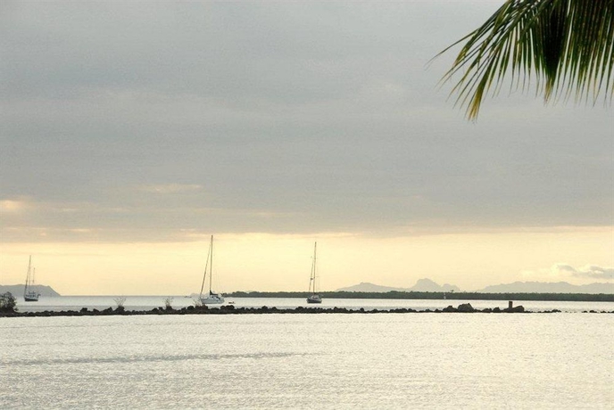 Imagen de los exteriores del Hotel Tanoa Waterfront. Foto 6