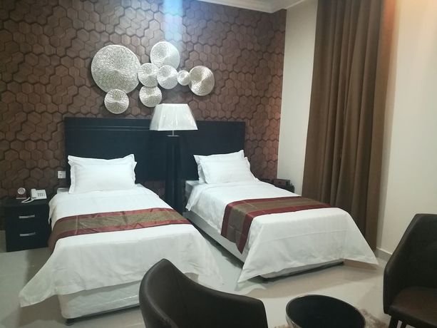 Imagen de la habitación del Hotel Tanuf Residency. Foto 7