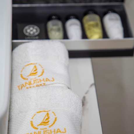 Imagen de la habitación del Hotel Tanushaj Beach Resort. Foto 11