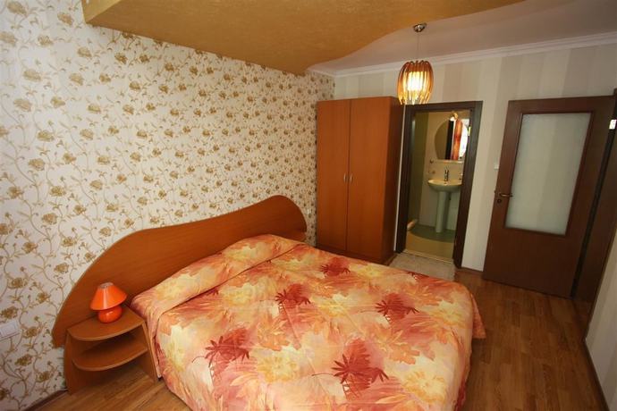 Imagen de la habitación del Hotel Tanya. Foto 7
