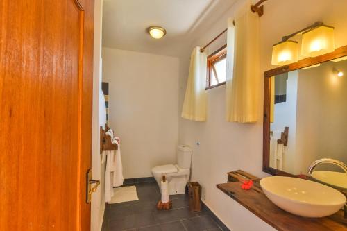 Imagen de la habitación del Hotel Tanzanite Beach Resort. Foto 7