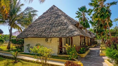 Imagen de la habitación del Hotel Tanzanite Beach Resort. Foto 9