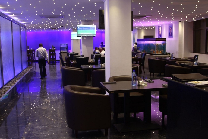 Imagen del bar/restaurante del Hotel Tanzanite Executive Suites. Foto 3