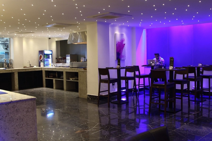 Imagen del bar/restaurante del Hotel Tanzanite Executive Suites. Foto 4