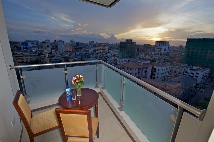 Imagen de la habitación del Hotel Tanzanite Executive Suites. Foto 8