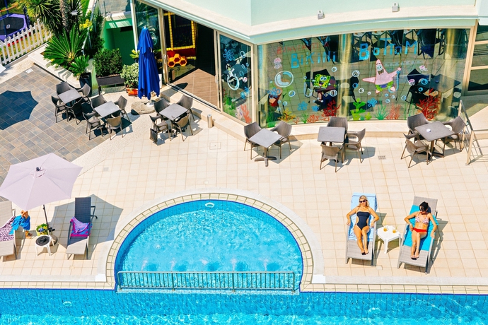 Imagen de la piscina del Hotel Taormina, Acquaviva Picena. Foto 18