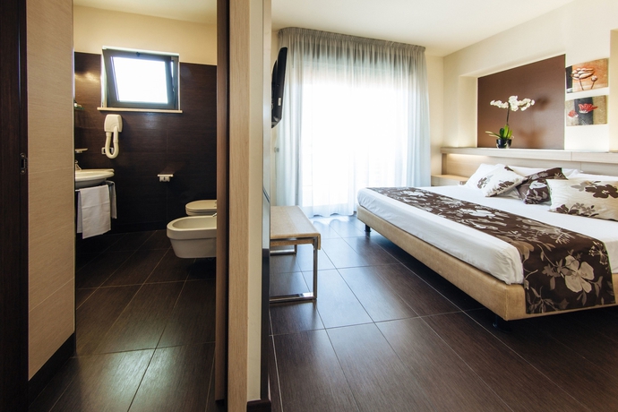 Imagen de la habitación del Hotel Taormina, Acquaviva Picena. Foto 9