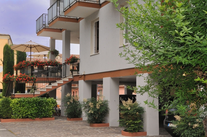 Imagen de los exteriores del Hotel Taormina, Bardolino. Foto 8