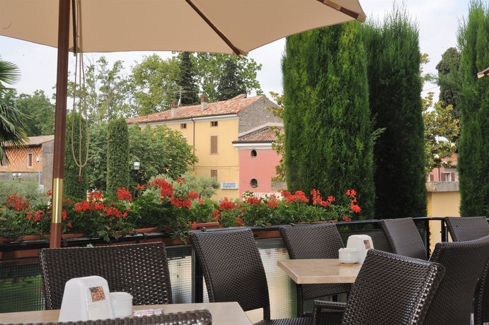 Imagen de los exteriores del Hotel Taormina, Bardolino. Foto 9
