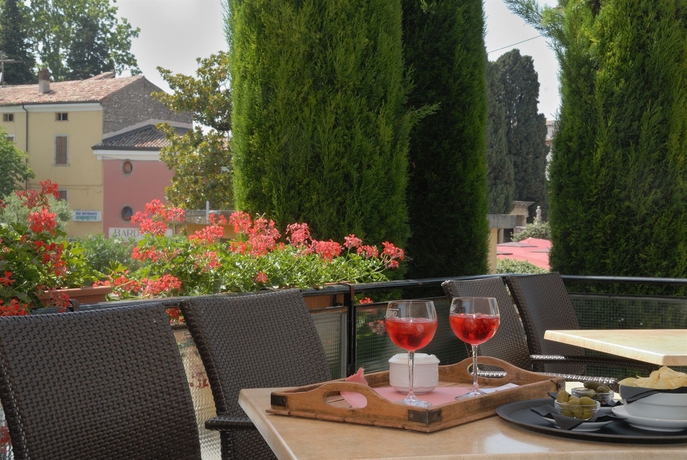 Imagen de los exteriores del Hotel Taormina, Bardolino. Foto 10