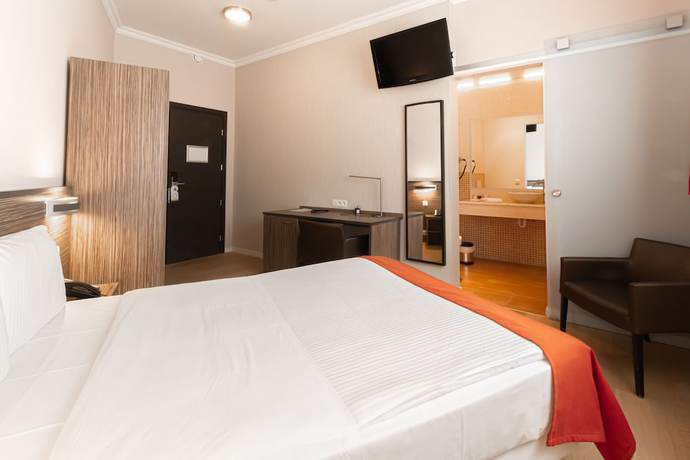 Imagen de la habitación del Hotel Taormina Brussels Airport. Foto 4