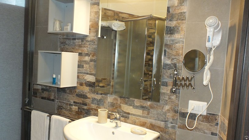 Imagen de la habitación del Hotel Taormina Palace. Foto 7