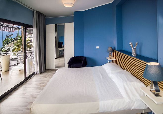 Imagen de la habitación del Hotel Taormina Palace. Foto 14